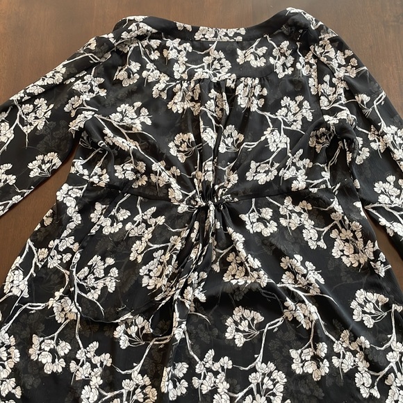 A Pea in the Pod Maternity Blouse - Picture 3 of 3